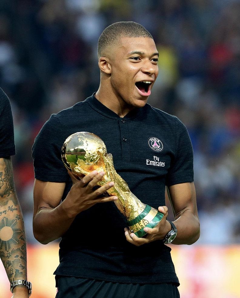 与梅西交换球衣，安哥拉队长弗雷迪：我要将它留给我的孩子们