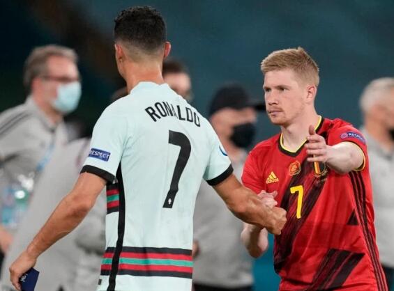 表现惊艳！伊力福拉提10中6贡献17分&半场上演精彩压哨